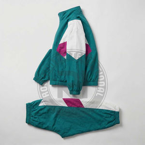 Veste coupe-vent légère et imperméable pour l'hiver, personnalisable avec logo OEM, idéale pour la randonnée, la course à pied et les sports de plein air. - Product Image 2