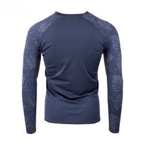เสื้อรัดรูปแบบสวมใส่สบาย ระบายอากาศได้ดี แห้งเร็ว ป้องกันรังสียูวี สำหรับเล่นกีฬา ผลิตตามแบบ OEM  สามารถสกรีนโลโก้ด้านหน้าได้ตามต้องการ สำหรับทุกเพศ - Product Image 5