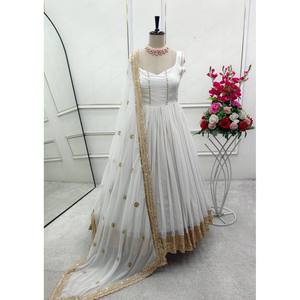 Precioso Vestido Tradicional Musulmán con Bordado de Lentejuelas, Incluye Pantalón y Dupatta - Product Image 3