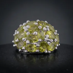 Impresionante Anillo de Plata de Ley 925 con Racimo de Peridoto Verde para Mujer, Joyería Elegante - Product Image 3