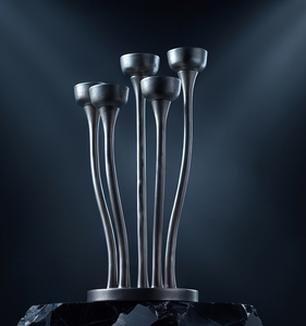 Candélabre de luxe à cinq bras en aluminium argenté, étanche, avec texture moulée, centre de table pour Noël et la Saint-Valentin, vente en gros - Product Image 5
