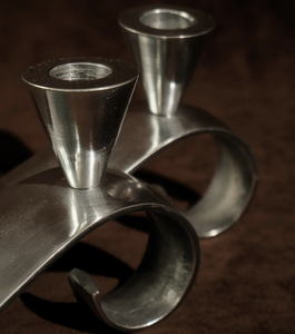 Candelabro Moderno de Acero Inoxidable con Doble Cono, Escultórico, Minimalista, Decorativo, Centro de Mesa - Product Image 4