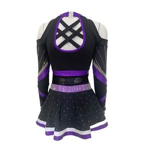 Uniforme de cheerleading pour filles au design distinctif avec logo personnalisé pour les événements scolaires et les spectacles de cheerleading - Product Image 5