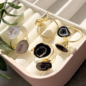 Anillo Abierto de Geoda Negra Natural con Baño de Oro Ajustable, Anillo de Cristal Natural, Joyería Boho, Regalo para Novia - Product Image 6