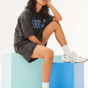 T-shirts blancs unis à col rond pour femmes, personnalisables par sérigraphie, en polyester/coton, à épaules tombantes, manches courtes, coupe ample - Product Image 4