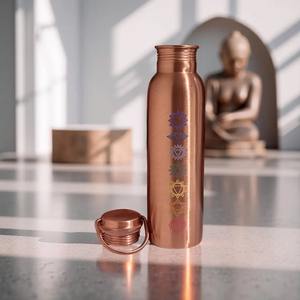 Offre Spéciale : Bouteille d'eau en cuivre pur de calibre lourd, stockage d'eau ayurvédique, idéale pour les cadeaux d'entreprise, disponible au prix export. - Product Image 1