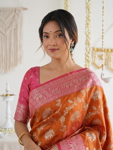 Sari de Seda Suave Banarasi con Tejido Jaal Zari en Contraste, para Fiestas Tradicionales, Sin Arrugas, Protección Solar - Product Image 2