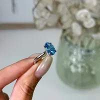 Bague solitaire en diamant bleu taille ovale en or blanc, bague de fiançailles classique minimaliste pour femme, bague de promesse de luxe, cadeau