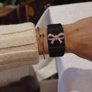 Breloque en forme de nœud en cristal argenté avec moissanite, accessoire de bracelet orné de pierres précieuses étincelantes, bijou de luxe au style élégant, compatible avec les nœuds en cristal argenté - Product Image 2