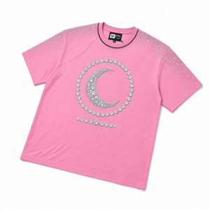 Camiseta Rosa Oversize de Manga Corta con Diseño de Luna de Diamantes de Imitación y Logo Frontal, Estilo Urbano, Ajuste Jersey para Hombre - Product Image 3