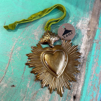 Décoration murale en laiton en forme de cœur faite à la main, design traditionnel, ornement pour salon intérieur, décoration pour la Saint-Valentin