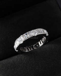 Belle bague en diamant rond et baguette 10K/14K/18K pour femmes, or jaune, élégante, cadeau de fiançailles, cadeau d'anniversaire, bijoux - Product Image 4