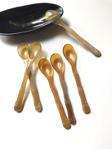 Juego de Servidores de Ensalada Clásicos con Acabado Espejo de Primera Calidad, Hechos en India, Cucharas de Cuerno de Búfalo, Cuerno Natural Ecológico para Fiestas - Product Image 3