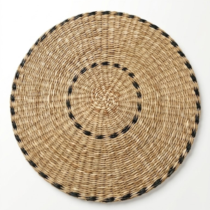 Sets de table ronds en paille avec accents noirs, faits à la main, décoration de table naturelle pour restaurants, fournisseur en gros, fabricant Vietnam - Product Image 1