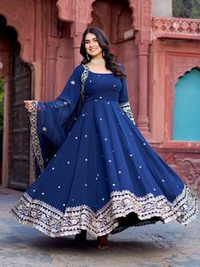 Robe en tissu faux georgette avec micro-travaux de broderie, pantalon et dupatta assortis. Couleurs magnifiques et un look élégant, parfait pour les occasions traditionnelles. - Product Image 3