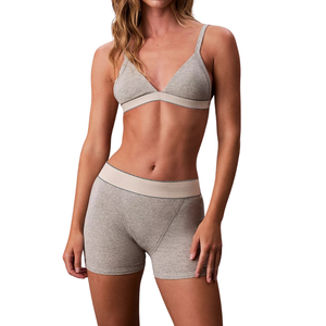 ชุดว่ายน้ำวันพีซชายหาดแขนระบาย คอวี ผ้าเนื้อนุ่ม ยืดหยุ่น ไหล่ระบาย ทรงเรียบง่าย สไตล์รีสอร์ท รับผลิตแบบ ODM OEM และสั่งทำพิเศษ - Product Image 4