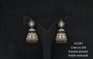 Pendientes Jhumki Kundan Verdes 12587, Pendientes de Flores de Latón Chapado en Oro Mehandi para Bodas Tradicionales y Fiestas, para Mujer - Product Image 4