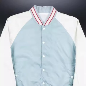 เสื้อแจ็คเก็ตวาร์ซิตี้สีฟ้าอ่อนสำหรับผู้ชาย แขนเสื้อสีขาว ติดกระดุม คอตั้ง กันลม สไตล์พรีปปี้ เหมาะสำหรับใส่ลำลองในฤดูใบไม้ร่วง - Product Image 6