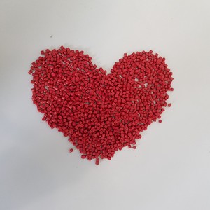 Masterbatch Rouge 30-40% Pigment Colorant Petites Granules/Pellets/Billes Porteurs LDPE+LLDPE Certifié ISO Plastique CPI 25kg/sac 0,5%-10% - Product Image 1