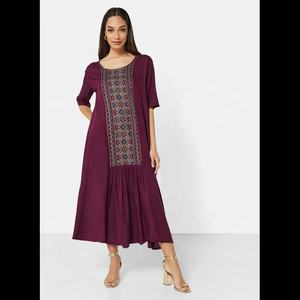 Elegante caftán indio tradicional para adultos, Vestido corto para mujer, estilo con gracia, tela viscosa de diseño étnico - Product Image 1