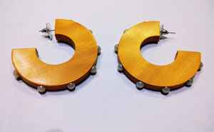 Boucles d'oreilles rondes faites maison en résine, élégantes, avec perles de rocaille, bijoux uniques et faits à la main - Product Image 2