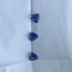 แทนซาไนต์สีน้ำเงินธรรมชาติ 7 มม. ทรงทริลเลียนคัท คุณภาพดีที่สุด พลอยหลวมสำหรับทำเครื่องประดับ จากเรดเมาน์เทน เจมส์ - Product Image 5