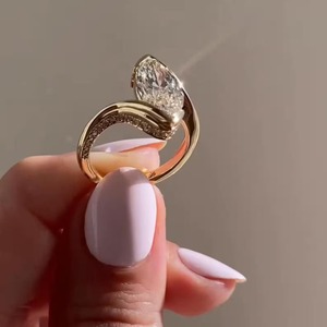Anillo de compromiso marquesa de 3 CT con engaste de medio bisel, anillo de boda único de oro macizo de 14K con diseño bypass, anillo certificado IGI, anillo de promesa - Product Image 3