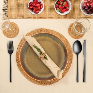 ชุดแผ่นรองจานทรงกลมทำมือจากปอกระเจา/หญ้าทะเลธรรมชาติ - แผ่นรองโต๊ะสไตล์โบโฮสำหรับตกแต่งโต๊ะอาหารและห้องครัว - Product Image 2