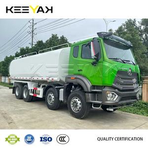 HOWO 8x4 camion-citerne à eau robuste camion-citerne à eau manuel <span class=keywords><strong>30000</strong></span> <span class=keywords><strong>litres</strong></span> 20000 <span class=keywords><strong>litres</strong></span> camions citernes à eau à vendre - Product Image 3