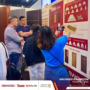 ประตู WPC วัสดุโพลีเมอร์พีวีซีคอมโพสิตกันน้ำสำหรับใช้ในบ้านการออกแบบที่ทันสมัยสำหรับห้องนั่งเล่นรับประทานอาหารซูเปอร์มาร์เก็ต - Product Image 5