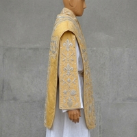 Chasuble romaine personnalisée en damassé doré, brodée à la main avec fil d'argent, pour homme adulte, vêtement liturgique traditionnel pour cérémonies religieuses