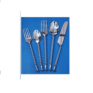 Ensemble de couverts de luxe durable et écoresponsable avec manche martelé, 5 pièces, en acier inoxydable, couteau, fourchette, cuillère, design texturé - Product Image 2