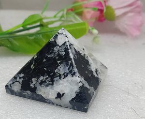 พีระมิดคริสตัลมูนสโตนสีขาวธรรมชาติคุณภาพเยี่ยมสำหรับการเสริมสร้างสัญชาตญาณและการบำบัดทางจิตวิญญาณ มีจำหน่ายแล้ว - Product Image 1