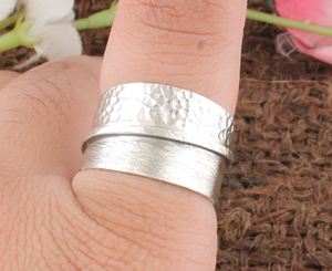 Anillo de Plata de Ley 925 Hecho a Mano con Bisel Martillado, Anillo Minimalista Apilable para Hombre y Mujer, Plata Artesanal - Product Image 1