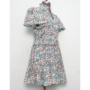 เดรสสั้นลายดอกไม้สไตล์วินเทจทันสมัยผ้าฝ้าย 100% สำหรับผู้หญิงใส่ไปเที่ยวทะเลช่วงฤดูร้อนรุ่นใหม่ล่าสุด - Product Image 5