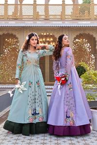 Lehenga Choli de style gujarati pour adulte, en tissu de soie satinée pure, imprimé numériquement, motif évasé imposant, même design, spécial et festif. - Product Image 2