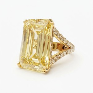 Anillo de Diamante Amarillo con Corte Esmeralda, Joyería de Oro de 14K, Anillo de Compromiso de Lujo Hecho a Medida - Product Image 2