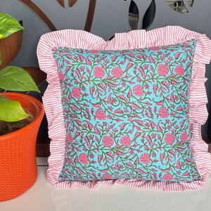 ปลอกหมอนอิงลายดอกไม้สไตล์โบฮีเมียน พร้อมลวดลายสีชมพูและสีเขียวขุ่น - Product Image 4