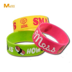 Pulsera de silicona con grabado láser y pintura en aerosol - Product Image 4