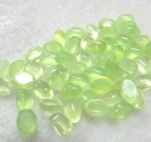 Cabujones ovalados de prehnita natural, chalcedonia de color verde, lisos, disponibles en todos los tamaños, para la fabricación de joyería. - Product Image 1