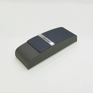 Étui à lunettes rigide en cuir PU de style classique 16*5.2*3.5cm Personnalisable - Product Image 1