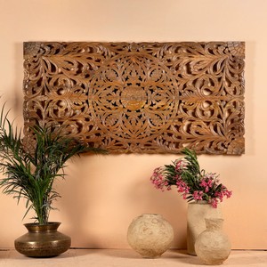 Panneau mural en bois de manguier sculpté à la main |   Design géométrique complexe |   Traditionnel |   60x90 cm |   Vente en gros à Moradabad |   Aqudus Saleem - Product Image 1