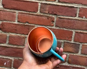 Taza de Cobre Azul con Diseño Floral Grabado, Perfecta para Té y Agua Detox, Vajilla Tradicional para el Hogar y Bienestar - Product Image 2