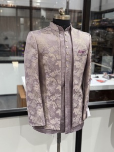 Ensemble de costume ethnique indo-occidental de luxe en brocart or lavande avec veste longue, col mandarin, pour mariage et occasions formelles - Product Image 5