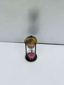 Reloj de Arena de 4'' de Latón Macizo con Acabado Antiguo, Diseño 3D de Ángel Animal |   Pie Decorativo Vintage para Mesa de Graduación - Product Image 4