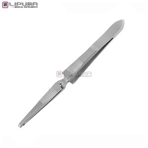 Pince à clipser WACHENFELDT 12,5 cm droite en acier inoxydable chirurgical – Instrument médical durable pour usage chirurgical - Product Image 3