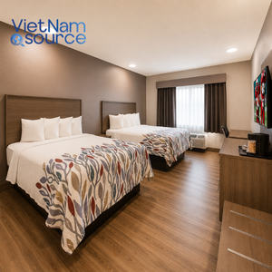 Muebles de hotel listos para instalar de la marca Red Roof Inn, fabricados para propietarios de hoteles con MDF de grado comercial, fábrica en Vietnam. - Product Image 1