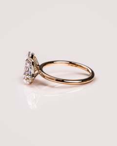 Bague de fiançailles de luxe en or pur 14 carats certifiée IGI 2026, avec deux diamants de laboratoire taille marquise et poire Toi et Moi, pour elle - Product Image 2