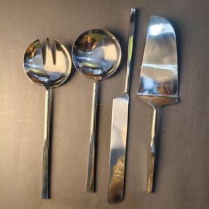Juego de Cubiertos Modernos de Acero Inoxidable de 4 Piezas: Tenedor para Ensalada Ranurado, Cuchara para Servir Sólida, Cuchillo para Trinchar y Servidor de Pastel Ancho. - Product Image 2