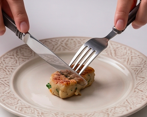 Juego de cubiertos de acero inoxidable con mangos metálicos, juego de 5 piezas (tenedor, cuchillo, cuchara) para comedor, cocina, bodas y regalos. - Product Image 3